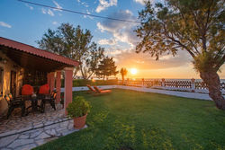 VILLA YIANNITSIS Sunset By The Sea