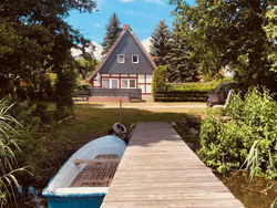 Haus am See mit Steg, Boot, Kamin und Sauna - Mecklenburgische Seenplatte