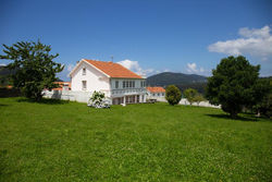 Beachfront Surf & Holiday House, up to 12 persons
