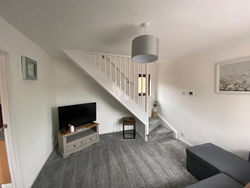 Newly Refurbished Beautiful Location 1 Bedroom Residential House sleeps 4