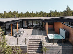 Seija's Modern Secluded Villa with Jacuzzi & Sauna