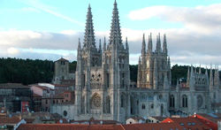 Cardenal Segura Rozando la Catedral