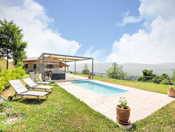 Vibrant Villa in Torre di Ruggiero with Sauna