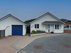 CYNEFIN-THREE BED DETACHED BUNGLAOW-DOG FRIENDLY