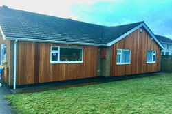 Shore Lodge. 4 bed bungalow only mtrs from the beach. Sleeps 8