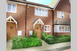 Wokingham - 2 Bed House with parking and garden