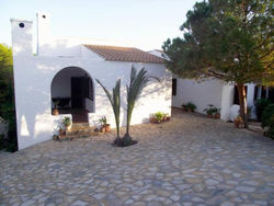 VILLA CON JARDIN 2500m2-QUITE VILLA, GARDEN 2500m2