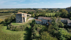 Romantic Gite nr St Emilion with Pool and Views to Die For