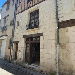 MAISON GITE ENTIER en HYPER HYPER CENTRE QUARTIER HISTORIQUE DE TOURS à 25 metres DE LA CELEBRE PLACE PLUMEREAU pour 2 à 7 Personnes