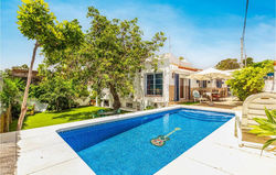 Beautiful home in Marbella with Outdoor swimming pool, WiFi and 4 Bedrooms