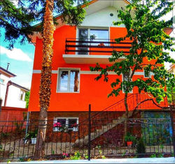 Оранжевата къща