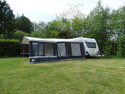 Caravan met voortent en luifel in Spier in Drenthe