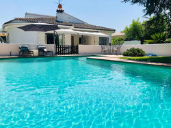 Villa mediterránea con piscina privada