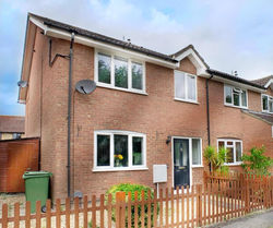 Knaphill - Brushfield - 2 Bed - Parking & Garden