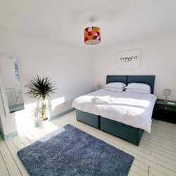 Visit Seaford Apartment - 4 Bedroom - Sleeps 9