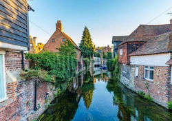 Heart of Canterbury River Side Cottage with Parking