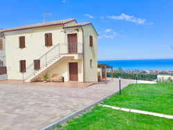 Casa Vacanze con Vista Mare e Giardino - Amanecer