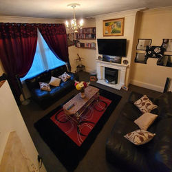 ** Lovely & Cosy well equipped 3 bedroom house perfect for Work/Leisure + free parking & WiFi **