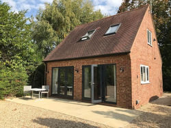 Contemporary Cottage outside South Harting