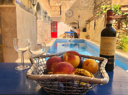Qala Farmhouse - Breakfast included