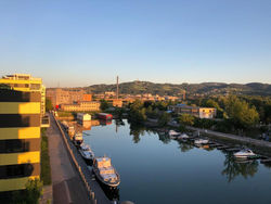 Luxuriöse Designerwohnung mit Blick aufs Wasser