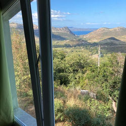 Jolie location paisible , magnifique vue mer .