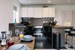 Palmerston House 2 Bedroom Apartments, Reading - 2 Bathroom with Parking