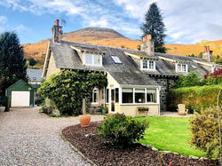 Westholme Cottage for 4, Lochside village, National Park