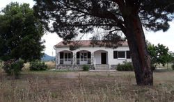 Villa nichée entre mer et montagnes