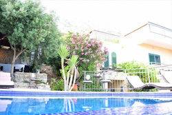 Stylish villa with pool and lounge