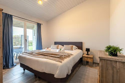 Logis Espoir - A spacious holiday home with private garden at 