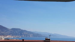Appartement 2 personnes, calme, vue mer, plage à 500m, proximité Monaco, gare 10mn à pied, Wifi
