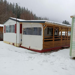 mobilhome avec terrasse fermée dans camping familial