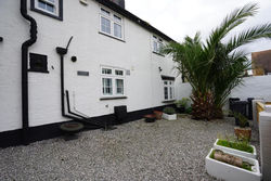 Two Bedroom Private Cottage with parking just by the sea