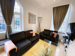 2 Bedroom bright Flat near Hyde park