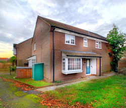 Wokingham - 2 Bed Modern House - Parking