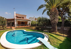 Villa 100 m from the beach