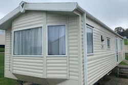 2 bedroom caravan in top holiday park, Paignton, South Devon