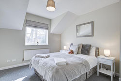 Windsor Burnham Ascot Haven Sleeps 4