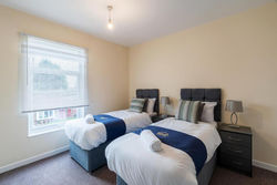 Rotheram House - 4 Individual beds Workstays UK
