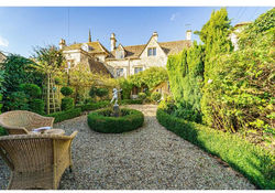 Lovedays Cottage, 16th Century home in Painswick