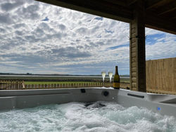 Pheasant Cottage - Luxury Hot Tub Holiday Home with Waterfront Views