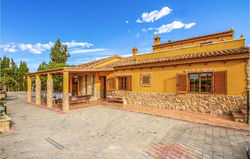 Nice home in Villanueva del Segura with WiFi, Outdoor swimming pool and 4 Bedrooms