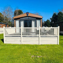 Bakers Lodge with Hot Tub