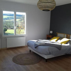 Agréable chambre meublée, vue sur la vallée de l'Auxois