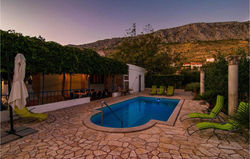 Holiday home Omiska I
