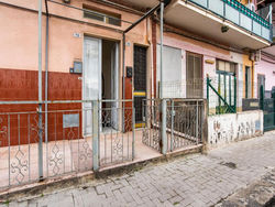 Snug apartment in Fiumefreddo with a garden