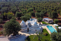 Trullo Della Grotta, San Michele Salentino, Puglia