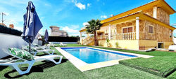 Agradable Villa con Piscina y BBQ.