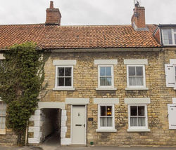 ARCHWAY COTTAGE Lovely Period Holiday Cottage in Thornton-le-Dale